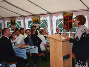 Ein Bild von Frau Anita Meinelt bei Ihrer Rede bei der Veranstaltung "Flucht, Vertreibung, Integration, gestern, heute und morgen" im Jahre 2017 im Haus der Heimat in Moosburg.